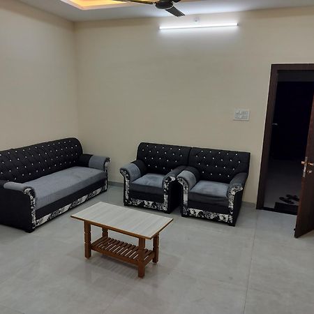 Shiv Shakti Homestay Ujjain Exteriör bild